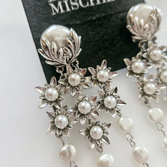 NWT BADGLEY MISCHKA Pearl Crystal Teardrop Floral Leaf Chandelier Bride Earrings - Picture 2 of 4
